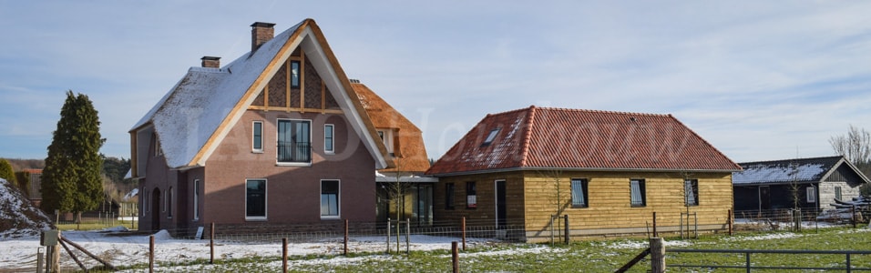 Vrijstaand houten huis met steen aan de buitenzijde in Elspeet