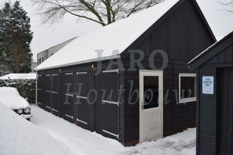 Voorkant van de schuur in Heerde 