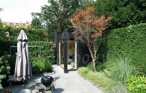 Voorzijde houten tuinkamer in Haarlem