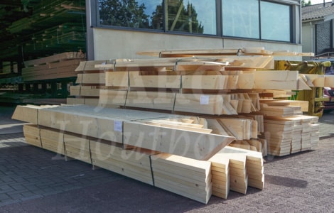 Binnenkomst hout bij productie in Apeldoorn