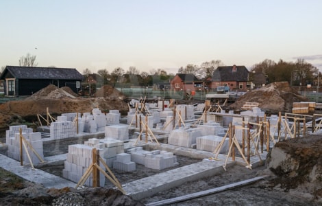 Fundering houten huis in Elspeet