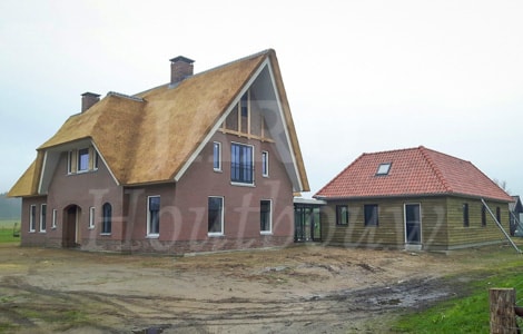 Woning en bijgebouw in Elspeet door Jaro Houtbouw