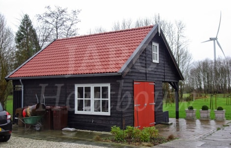 Houten schuur in de tuin in Hazerswoude-Rijndijk