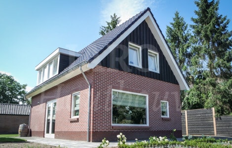 Een houtskeletbouw woning met steen in Ermelo