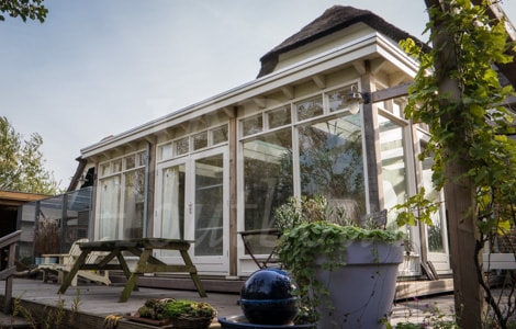 Luxe buitenkamer van hout in Burgerbrug