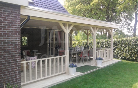 Luxe veranda in Heerde welke prachtig is geschilderd