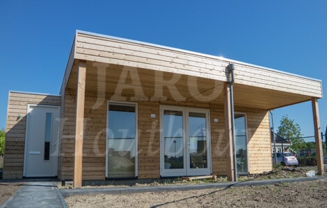 Houten huis met moderne uitstraling in Almere