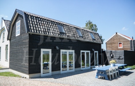 Houten tuinkantoor aangebouwd bij bestaande woning in provincie Utrecht