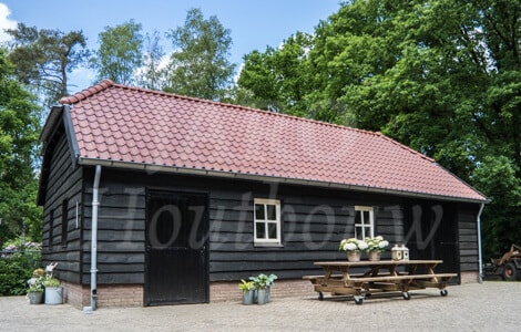 Foto van de landelijke zwarte schuur in Nijkerk