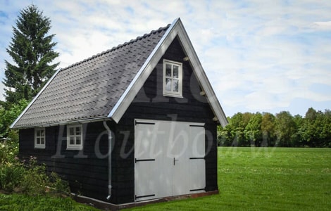 Schuur in de tuin met oud-Hollandse pannen