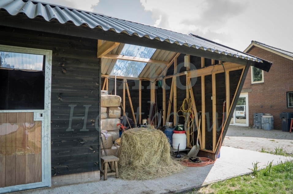 Fourageruimte paardenstal in Nijbroek