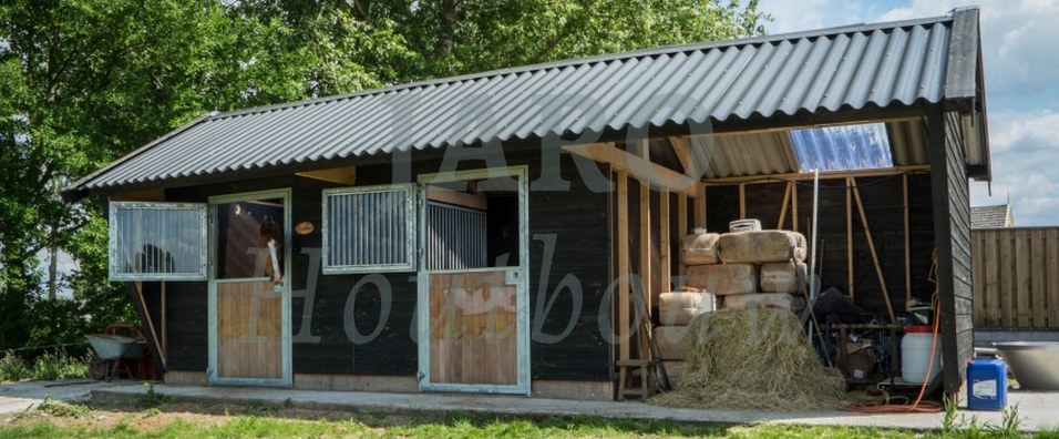 Paardenstal in Nijbroek