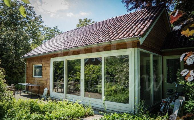 Houten chalet op maat in bosrijke omgeving